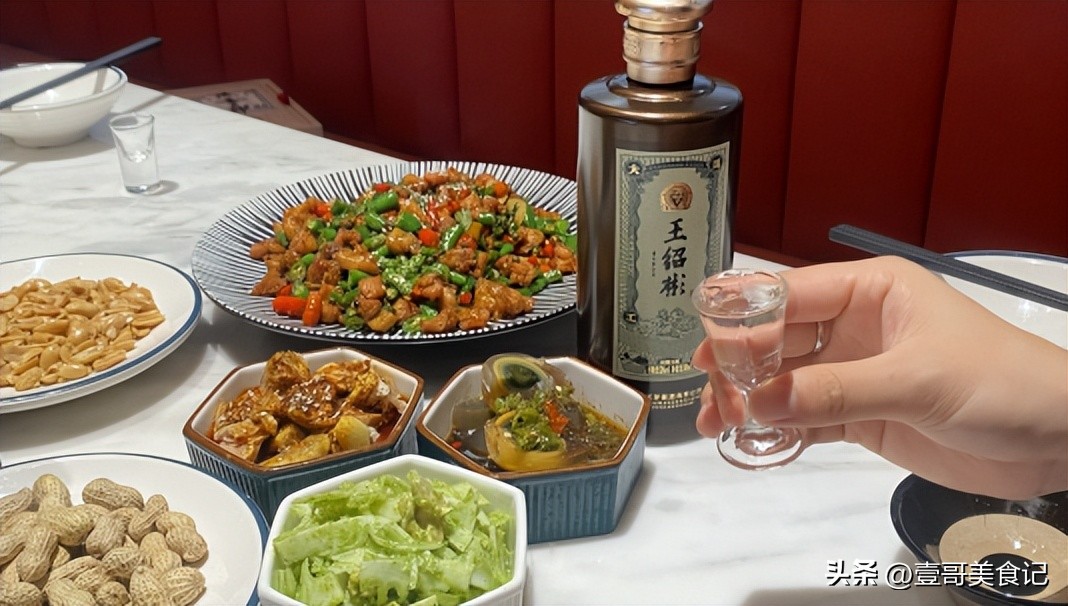 街边烟酒店没顾客为何越开越多,大街上的烟酒店生意是靠什么来