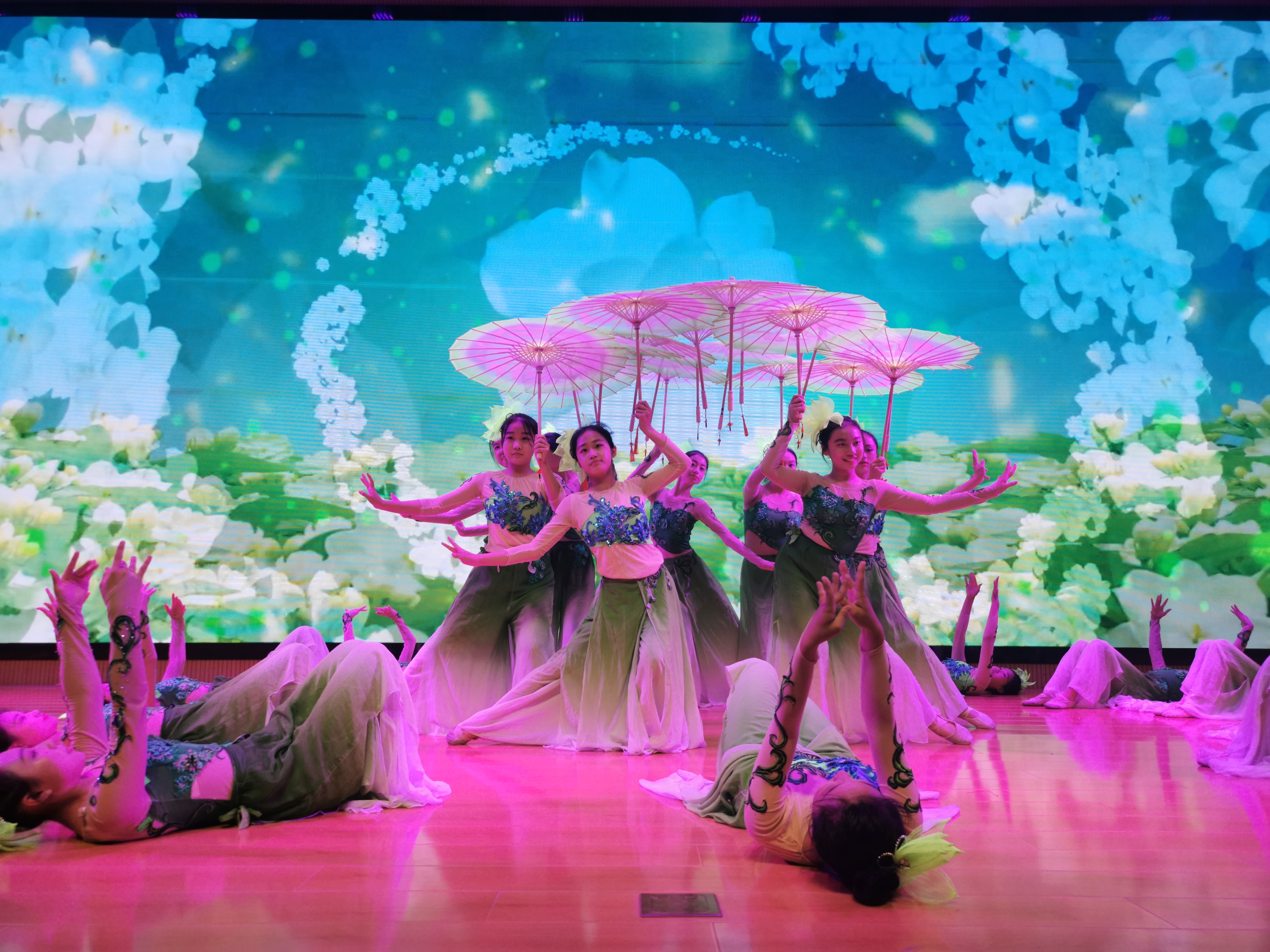 西安高新第四完全中学和第一学校,西安高新区第四完全中学