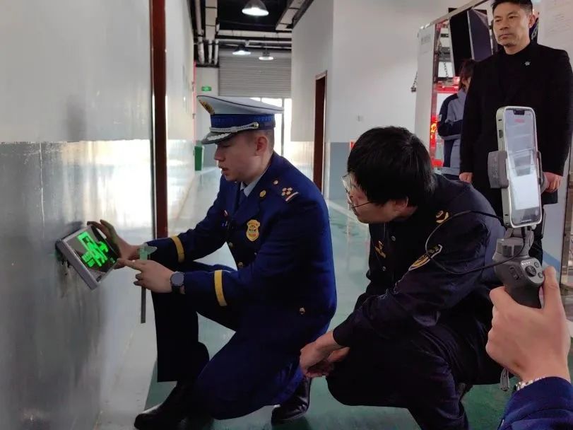 315教你如何识别真假消防产品 (315蓝朋友教你辨别消防产品)