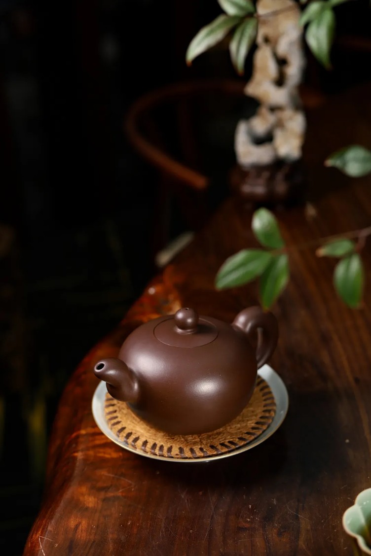 陈国良紫砂早期底款鉴定,陈国良薄胎梅桩特点