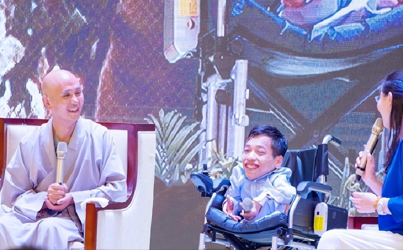 他身高不到1米，却能和1米7美娇妻生孩子，孩子到底是他的吗？