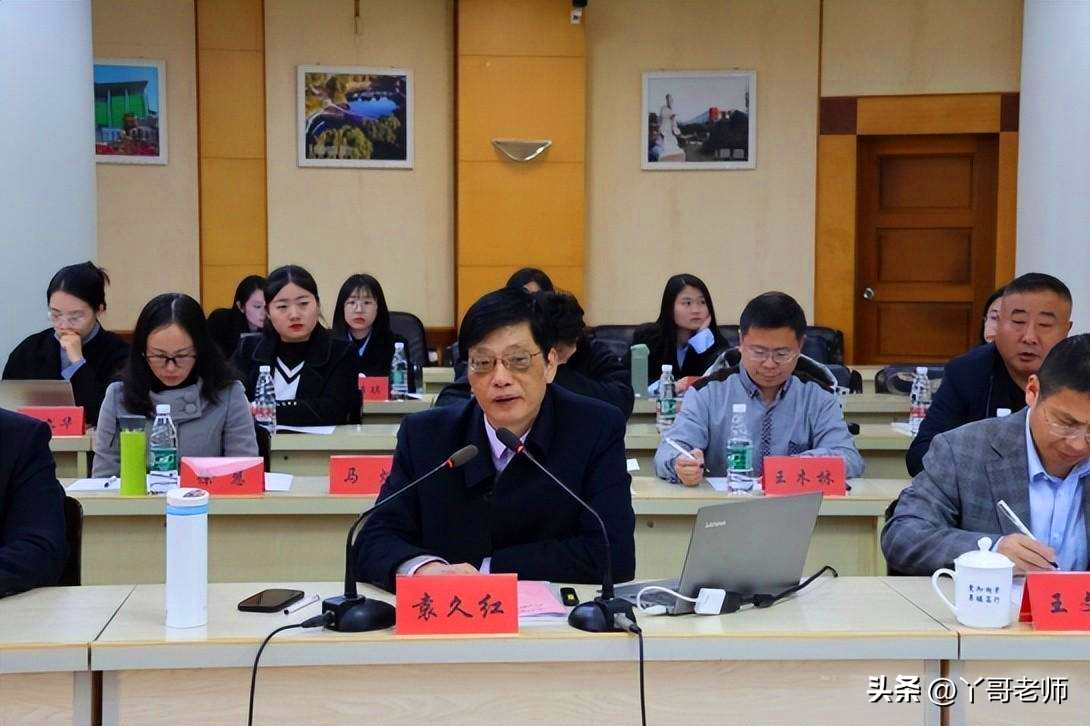 高校副院长微信群发不雅信息,高校副院长群内发不雅消息内容