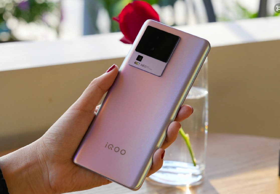 oppo跟vivo旗舰手机哪个性价比高,oppo和vivo哪一款手机性价比更高