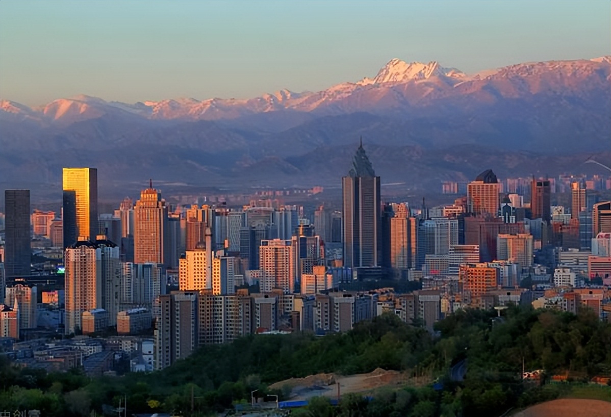 在乌鲁木齐每个人的生活都不容易,在乌鲁木齐生活好吗