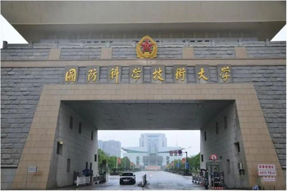 李盈学霸现在在什么学校,云南女孩李盈高考复读693分
