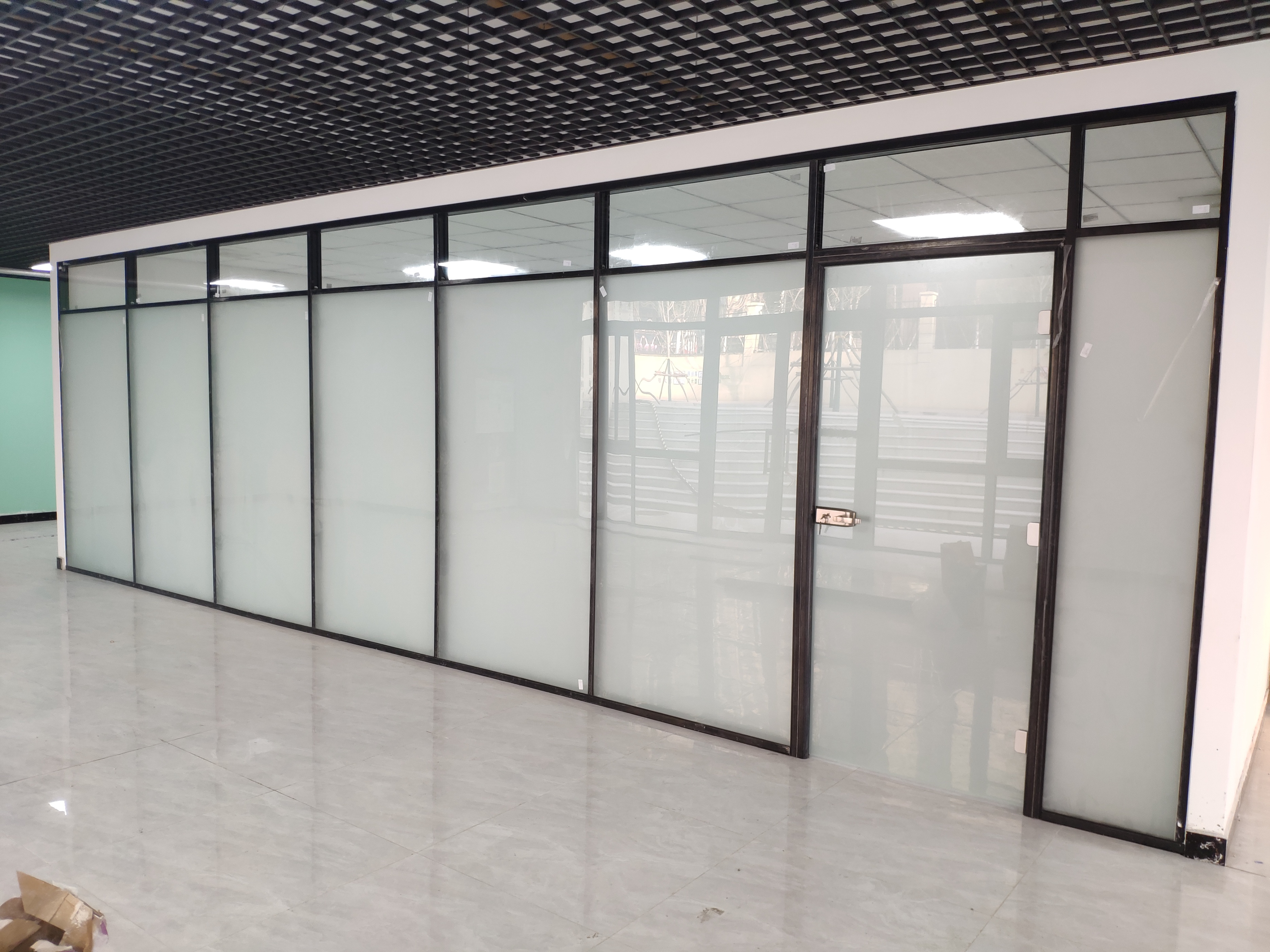 铝型材框架隔断哪种便宜,玻璃隔断铝合金型材怎么做