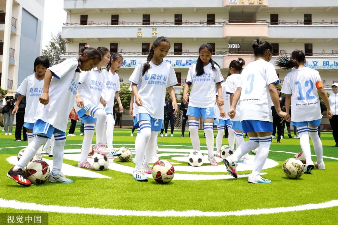 足球十大经典诗词,关于春天踢足球的诗句