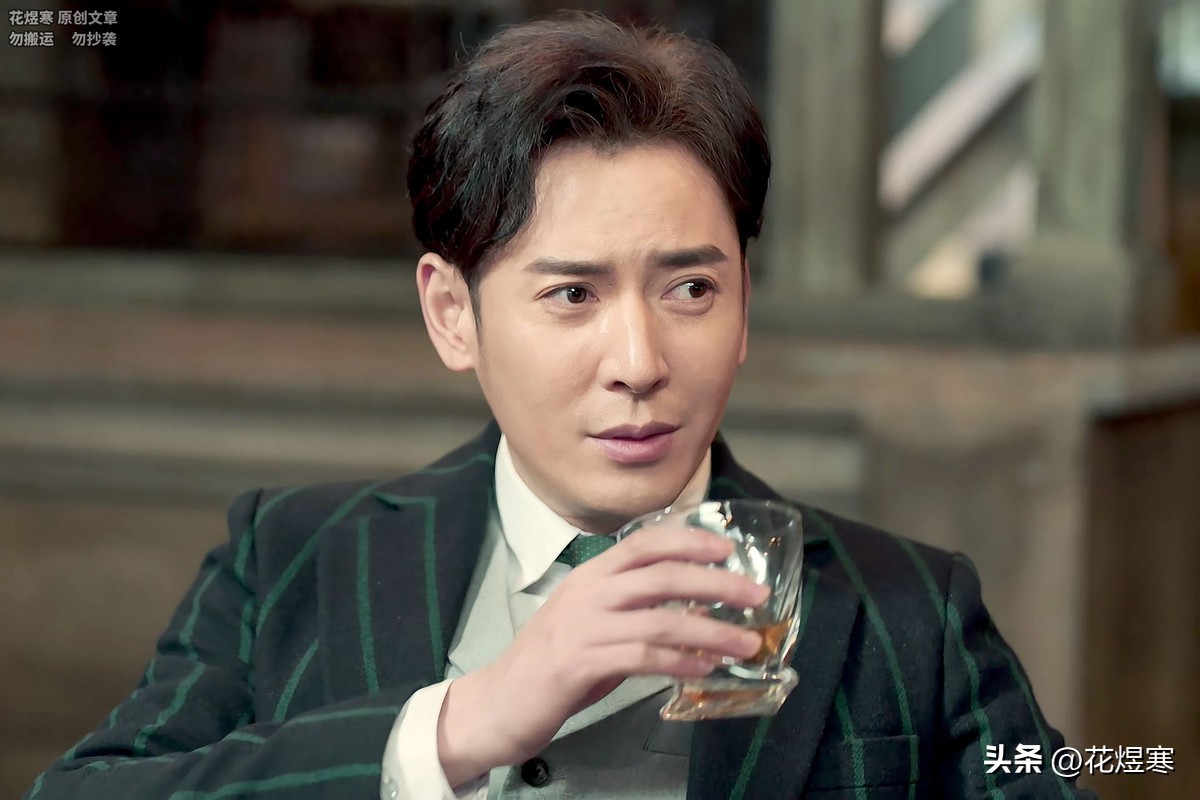 《蜂巢》“笨”到审讯只会借助药物，“巧”到开锁只需一根铁丝