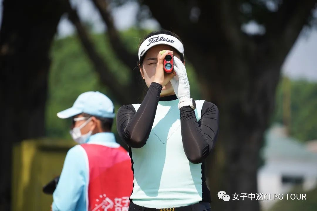 女子中巡赛为什么有男球员,女子中巡挥杆