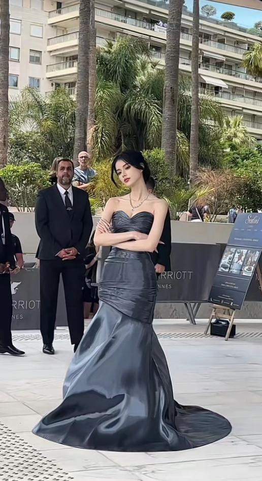 千万粉丝网红在巴黎被抢劫,千万网红在巴黎被抢劫后续