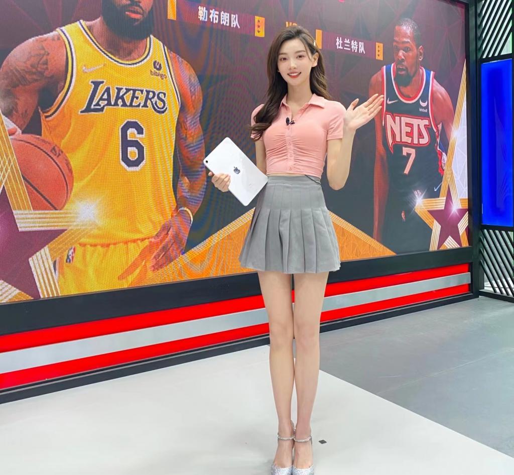 校花女神闯NBA主持界火了！纯欲天花板，高学历逆天颜值羡煞旁人