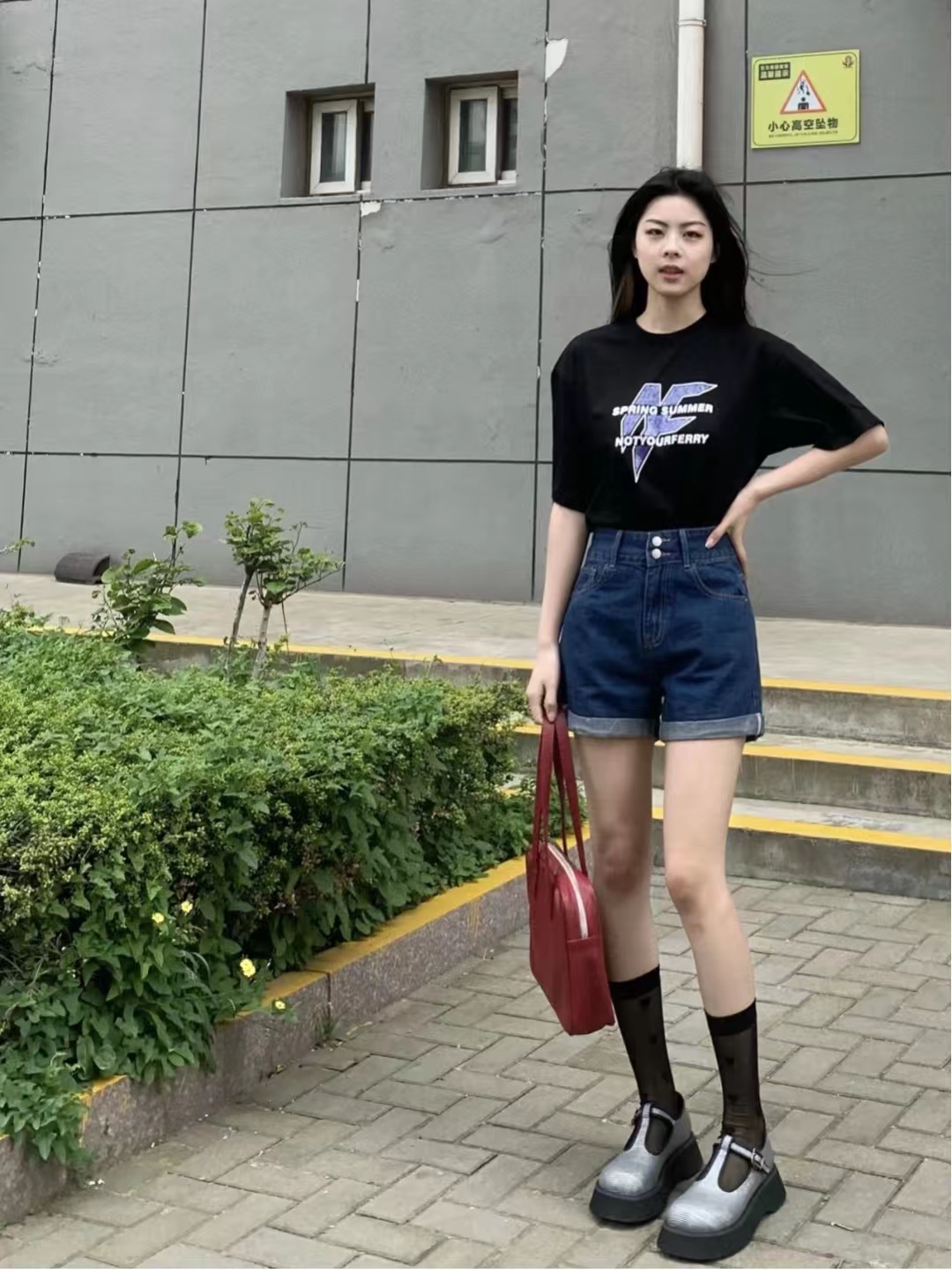 蓝色牛仔短裤女搭配,蓝色高腰牛仔铅笔裤