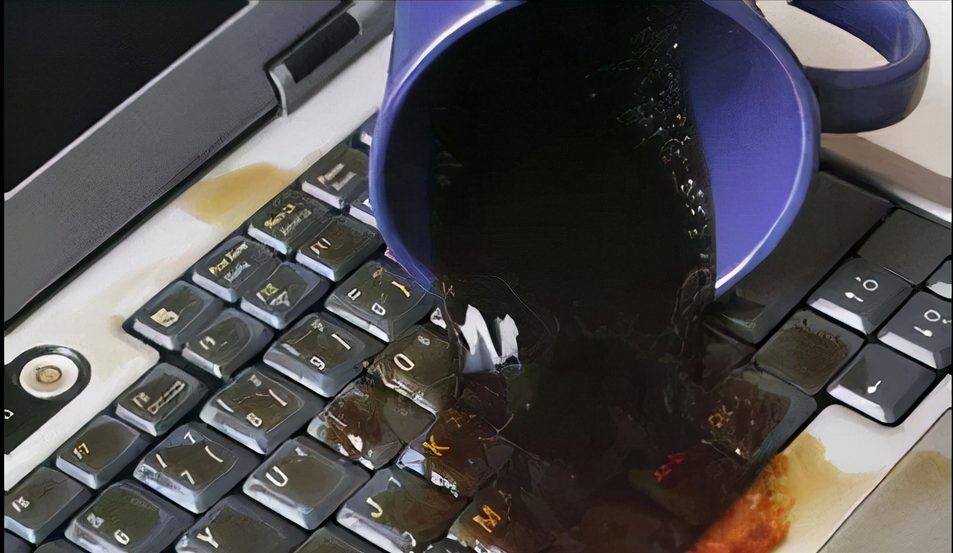 笔记本电脑进水了修理要多少钱,笔记本电脑进水自动关机怎么回事