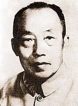 此人明明是刘邓大军第三号*长首**，为啥被戏称为“老妈妈”？