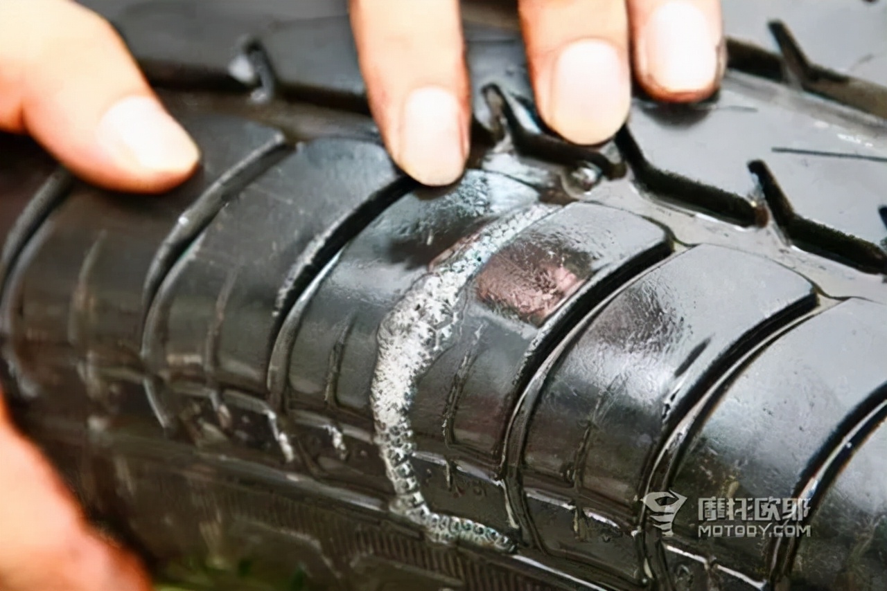 用什么能快速扎破轮胎,教你省钱修轮胎