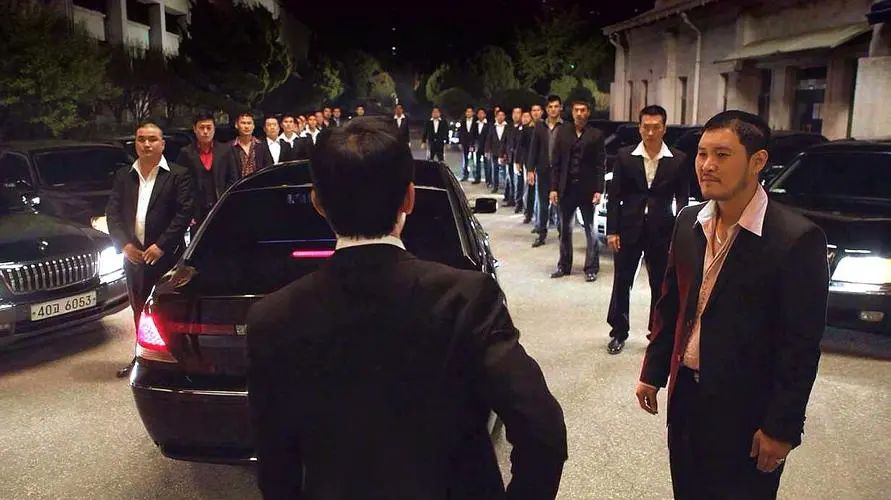 韩国黑帮电影巅峰之作新世界,韩国暴力美学的巅峰之作