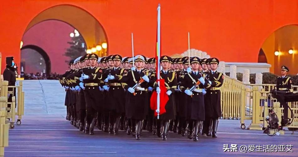 天安门广场升旗时间,地安门大街游玩攻略