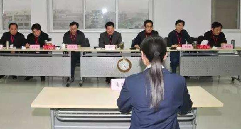 公务员面试站姿礼仪标准,公务员面试入场礼仪