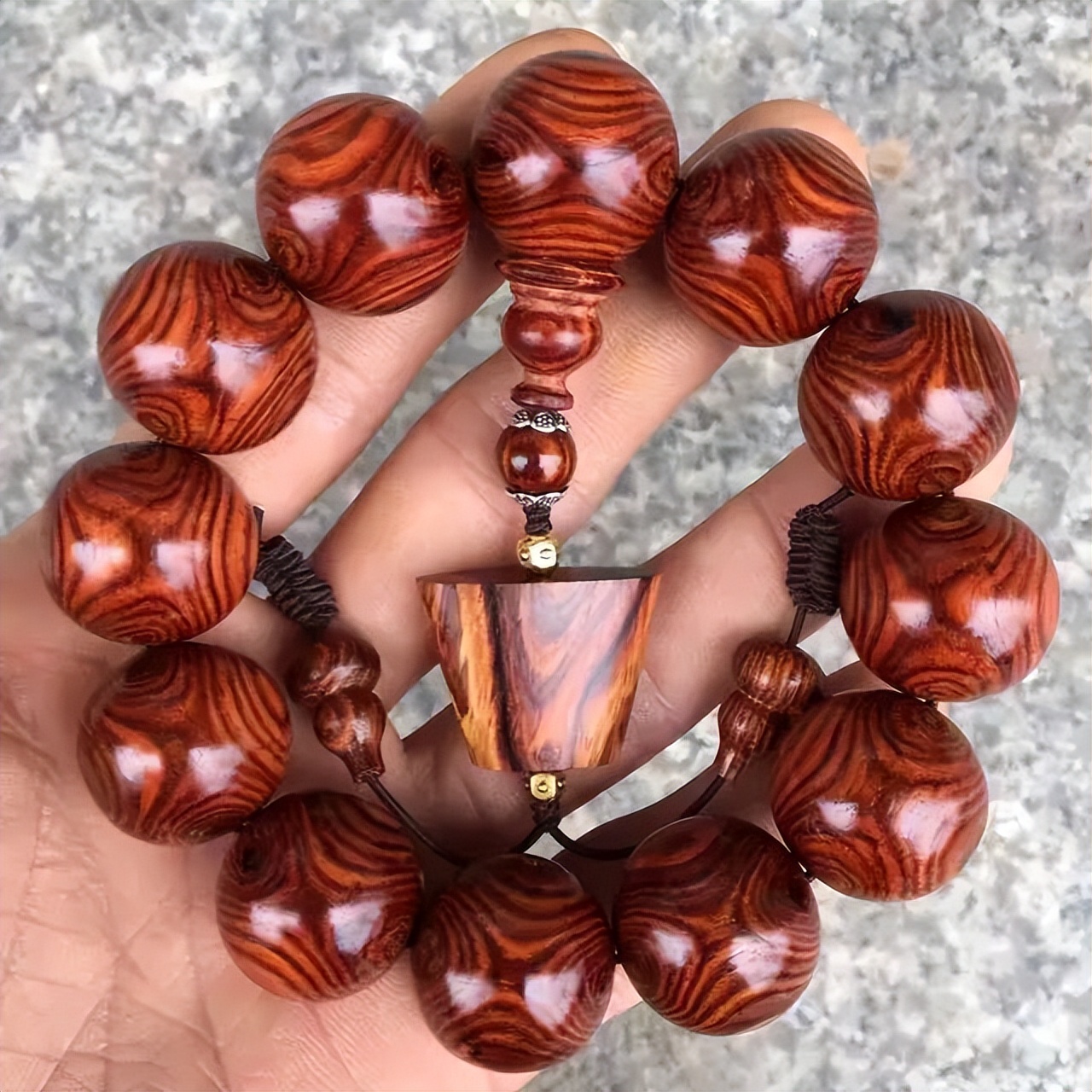 比较具有收藏价值的木质手串,最值得收藏的木质手串有哪些