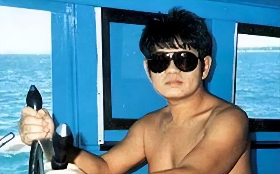 他年赚56亿拿20亿泡妞，别墅养着百位美女，晚年给儿子留26亿巨债