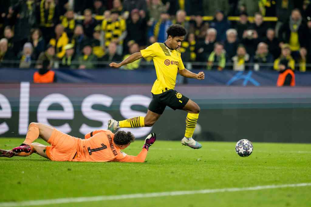 逗妹吐槽：在英超，曼家看上的冠军，早晚都得是曼家的！