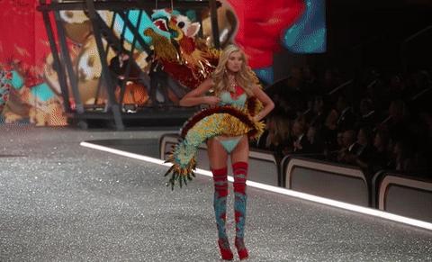 2018维密秀奇葩造型,维密走秀扑棱蛾子