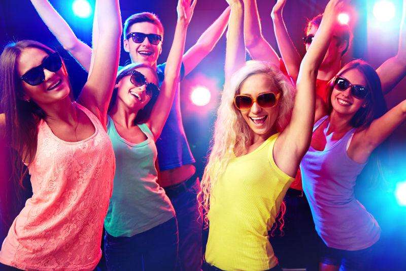 氧气，供给你呼吸，让你活着。氧气，又让你慢慢衰老，直到死去