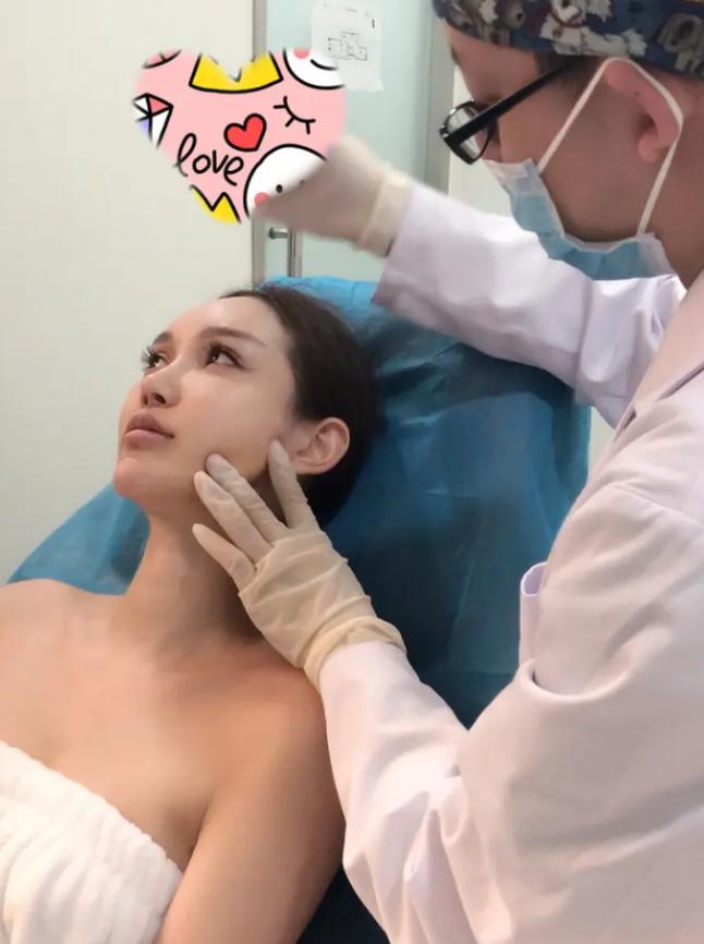 85后沈阳女孩花400万，整容超300次，直言：和父母断绝关系也不怕