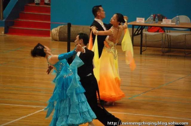 交谊舞入门四步踩点直播,交谊舞入门基础舞步