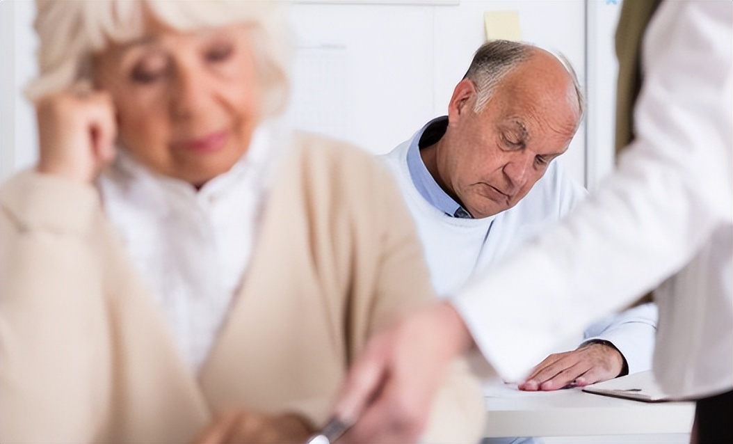 绝经期女性，就不需要避孕了？医生：合理选择避孕方法，不容侥幸