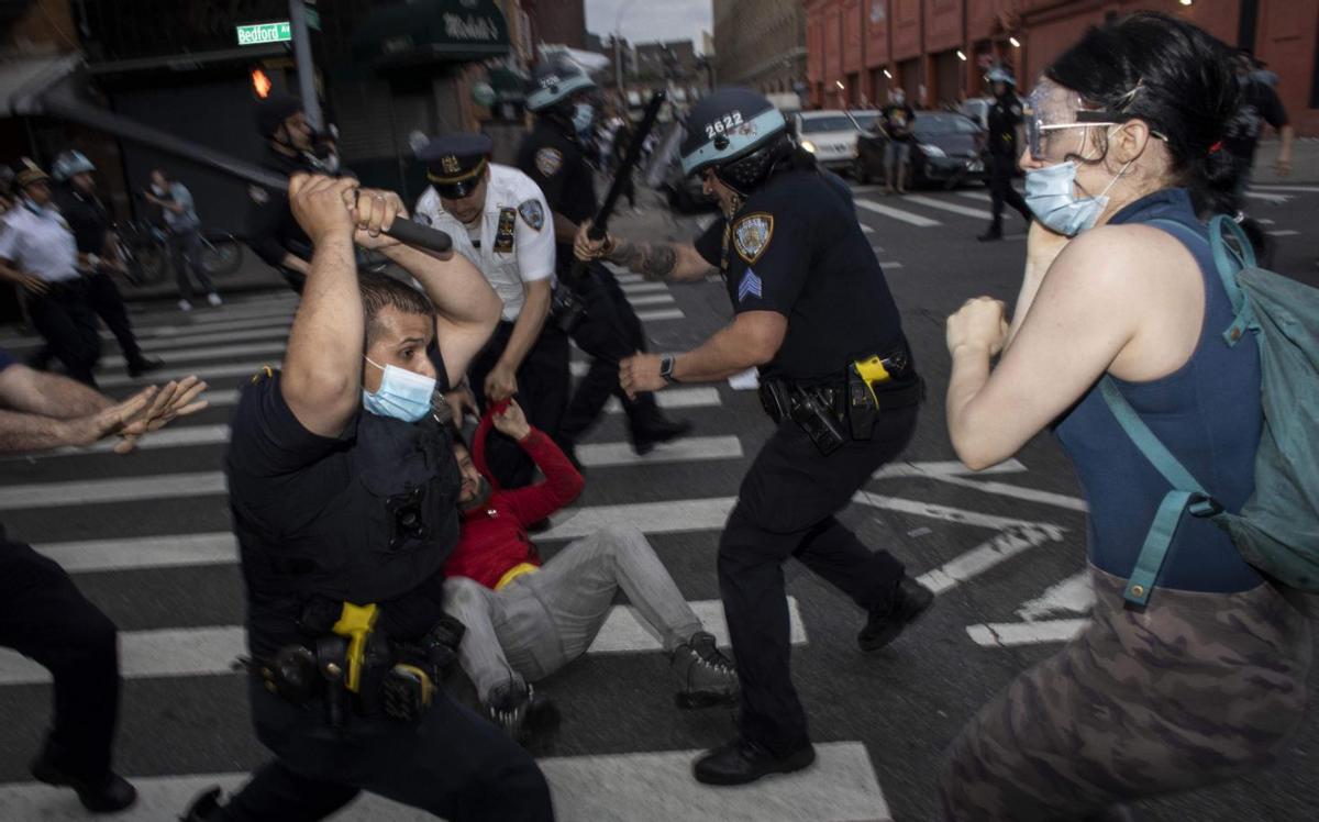 法国骚乱中国公民遇袭,法国士兵卢浮宫外遭持刀袭击