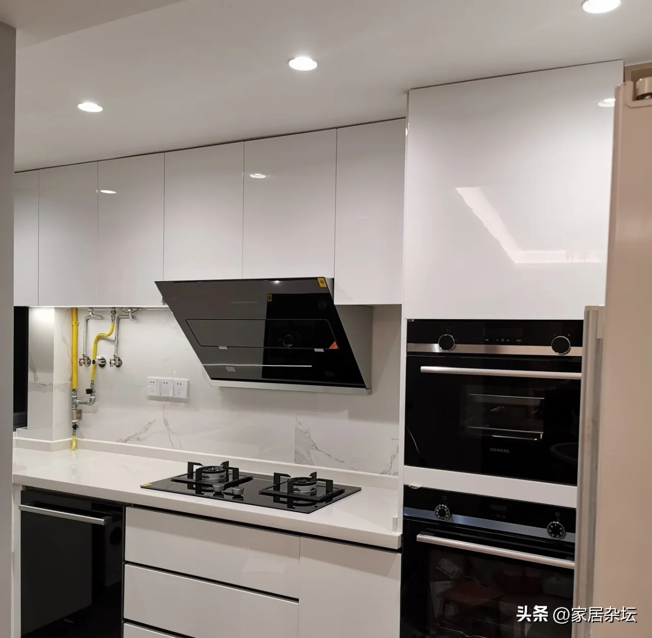 油烟机侧吸和顶侧双吸到底哪个好,油烟机侧吸和顶侧双吸哪个吸力好