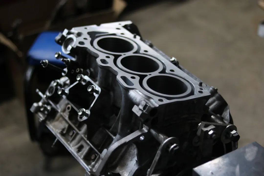 12代皇冠翻新后能开多久,坏掉的车改造成新车