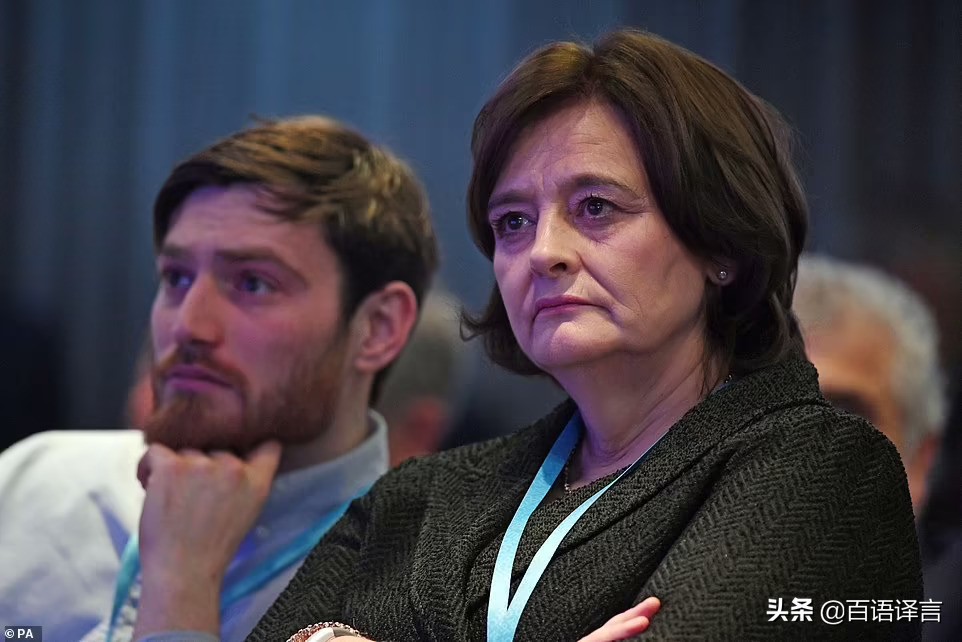 布莱尔一家六口罕见同框！180斤女儿全程光脚，长子是亿万富翁