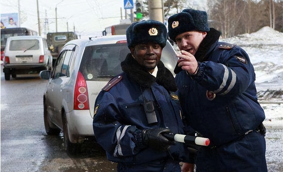 同样都是白人国家,为什么俄罗斯黑人占比只有1%,乌克兰是0.5%?