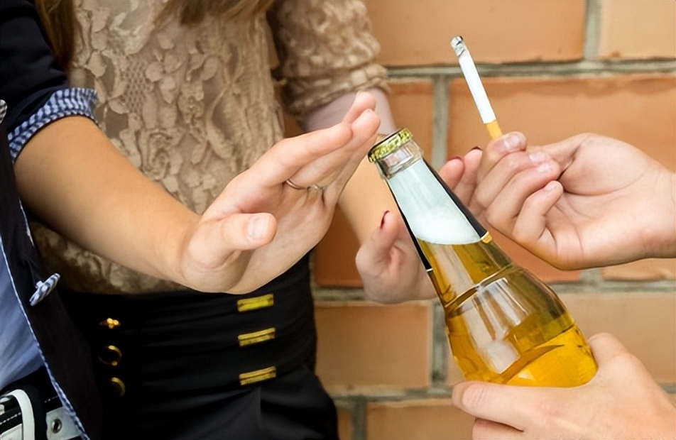 百岁老人吃烟长寿秘诀,老人长寿秘诀抽烟喝酒吃肉