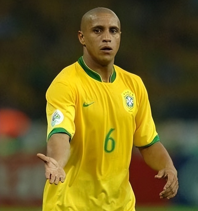 马尔蒂尼世界最强左后卫,马尔蒂尼和卡洛斯哪个强