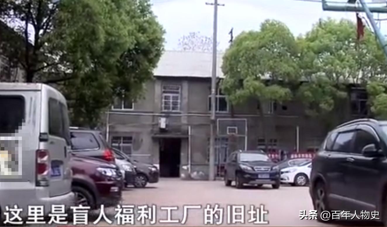 脑瘫男孩被丢给奶奶照顾,13岁孩子瘫痪在床