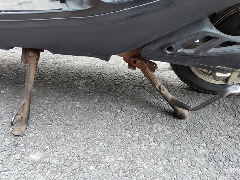 电瓶车支撑架维修,电瓶车修支撑架多少钱