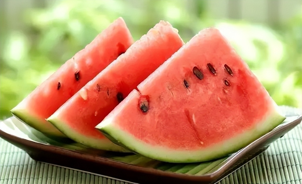 明天立秋，按照老习俗：“咬秋、晒秋、饮秋茶”，清爽迎秋接福运