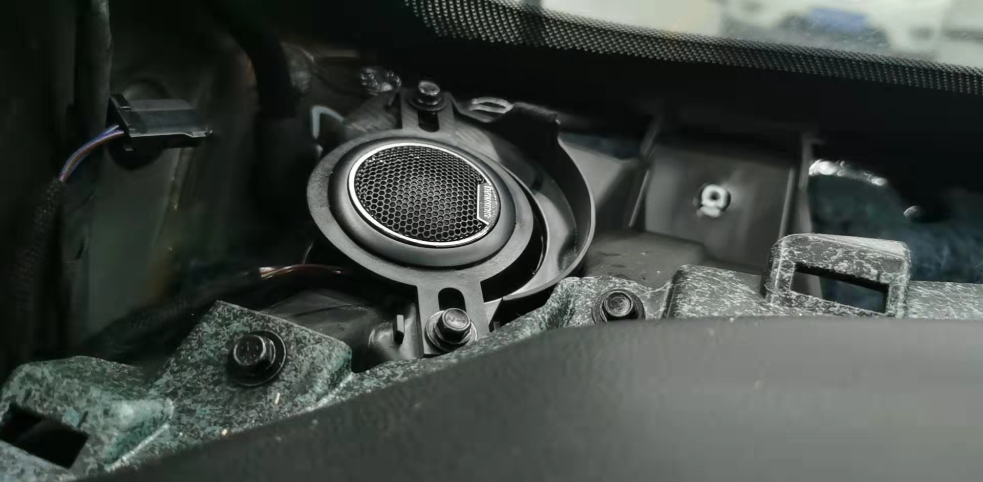 别克昂科威低音喇叭,别克昂科威音响改装