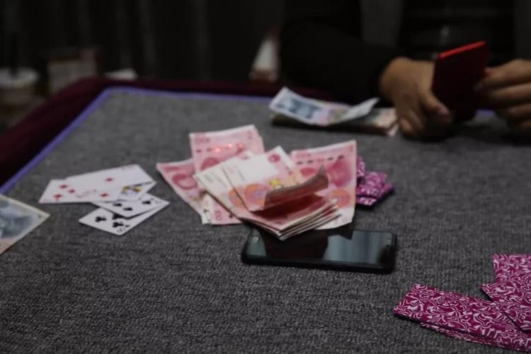 乘客坐公交摔骨折司机赔偿,乘客坠亡案司机获刑1年