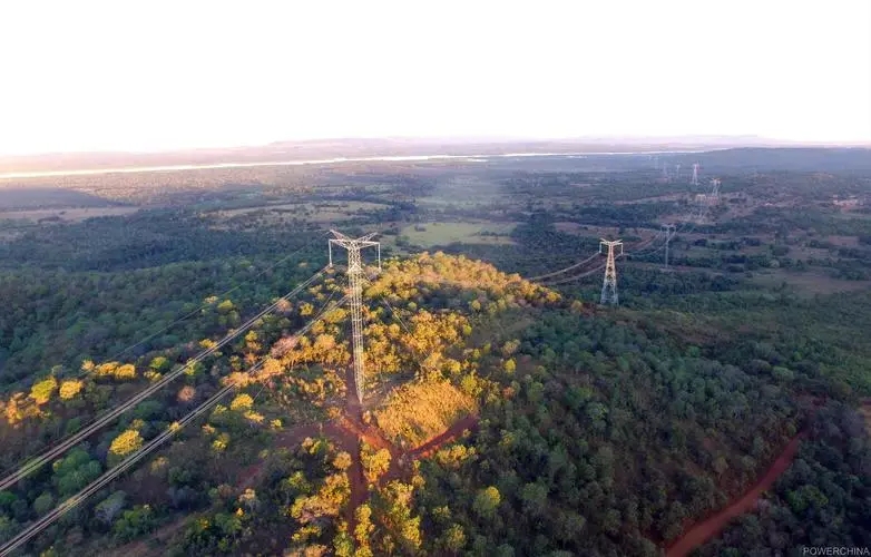 如何解决巴西美丽山二期直流线路故障时的交流过电压问题？