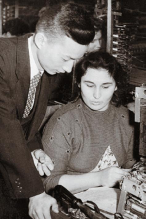 为“东方红一号”纠错编码问题，研制新中国第一台程控电话交换机