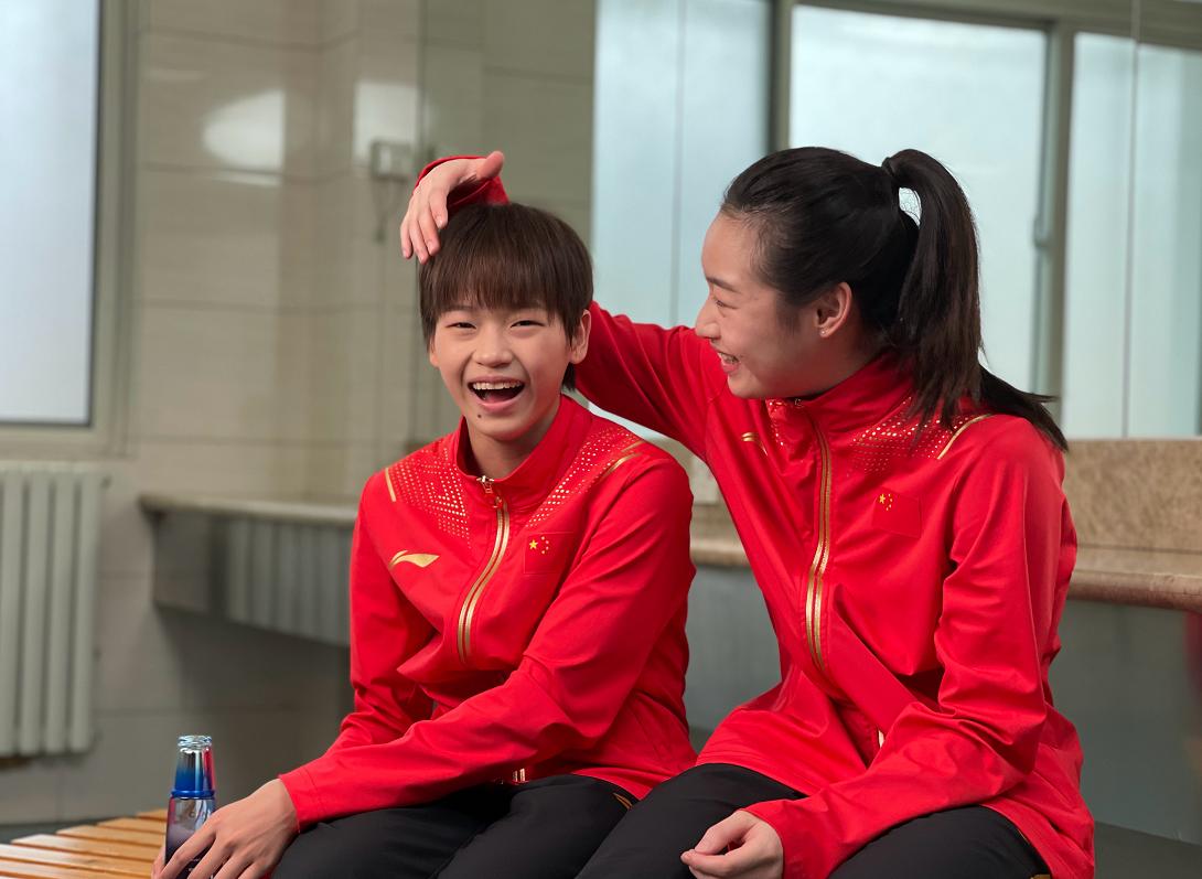 16岁的全红婵身高猛增发育成熟，穿运动内衣秀腹肌，自律终会强大