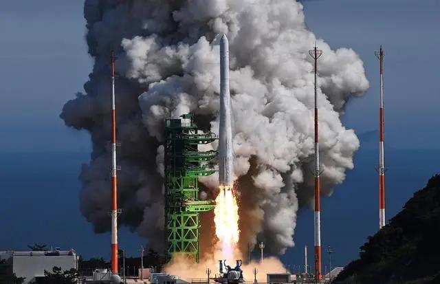 朝鲜发射火箭经过朝鲜的上空吗,朝鲜发射了三枚导弹最近新闻