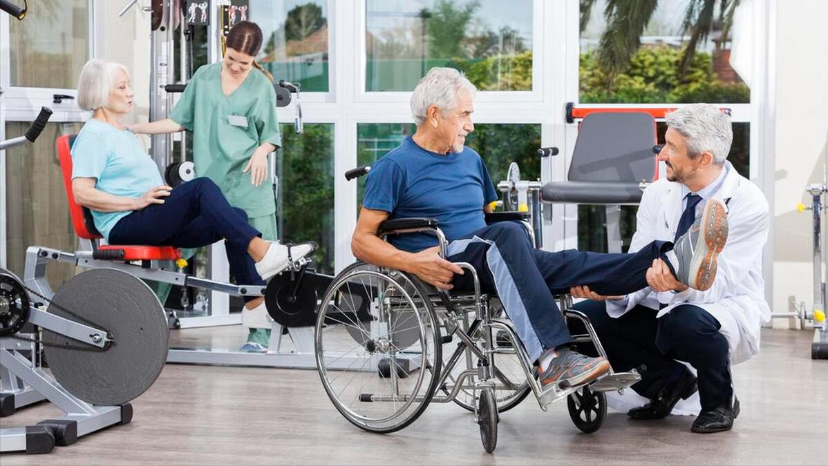 崴脚导致韧带断裂还能走路吗,崴脚韧带断裂脚会肿吗