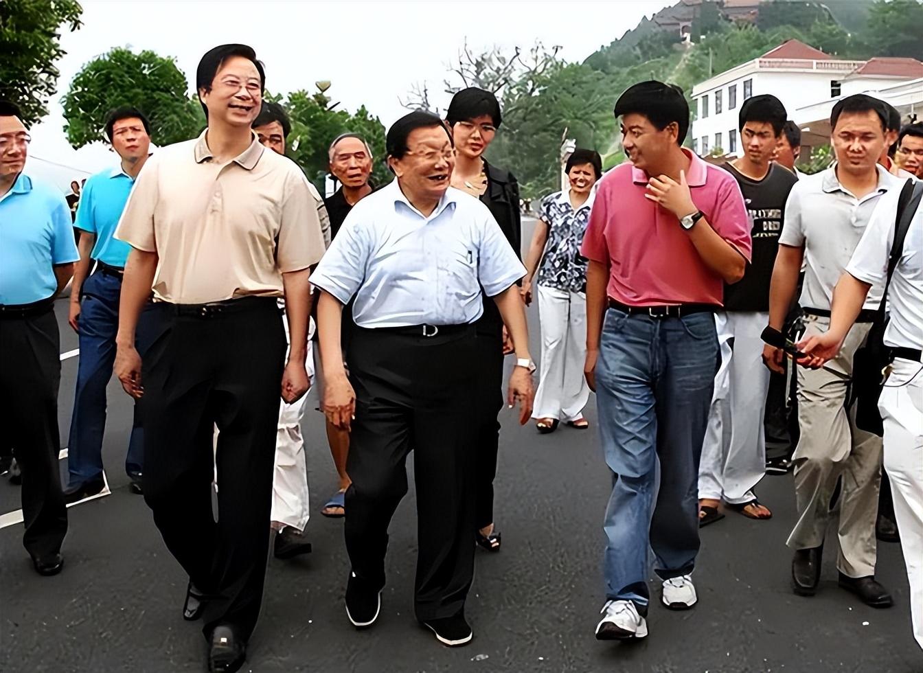 “天下第一村”低价卖资产!豪车别墅已成过去,跌落神坛令人唏嘘