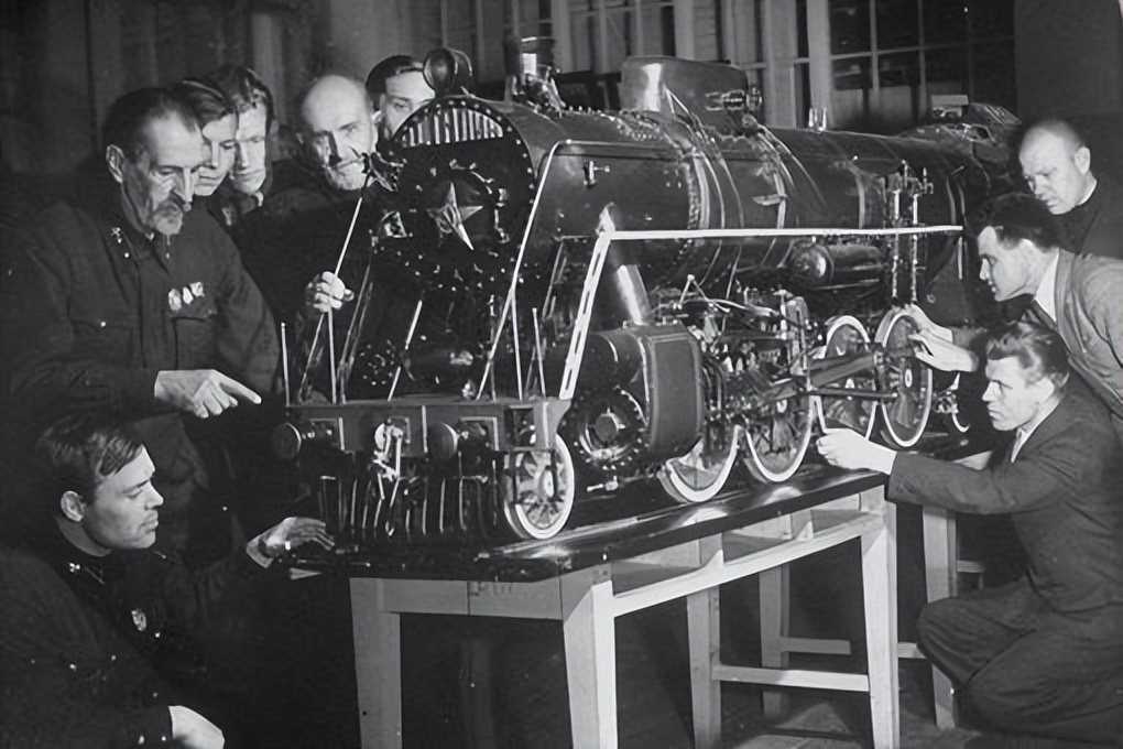 美苏冷战首次交锋，瓜分纳粹德国遗产，竟然埋下苏联解体伏笔？