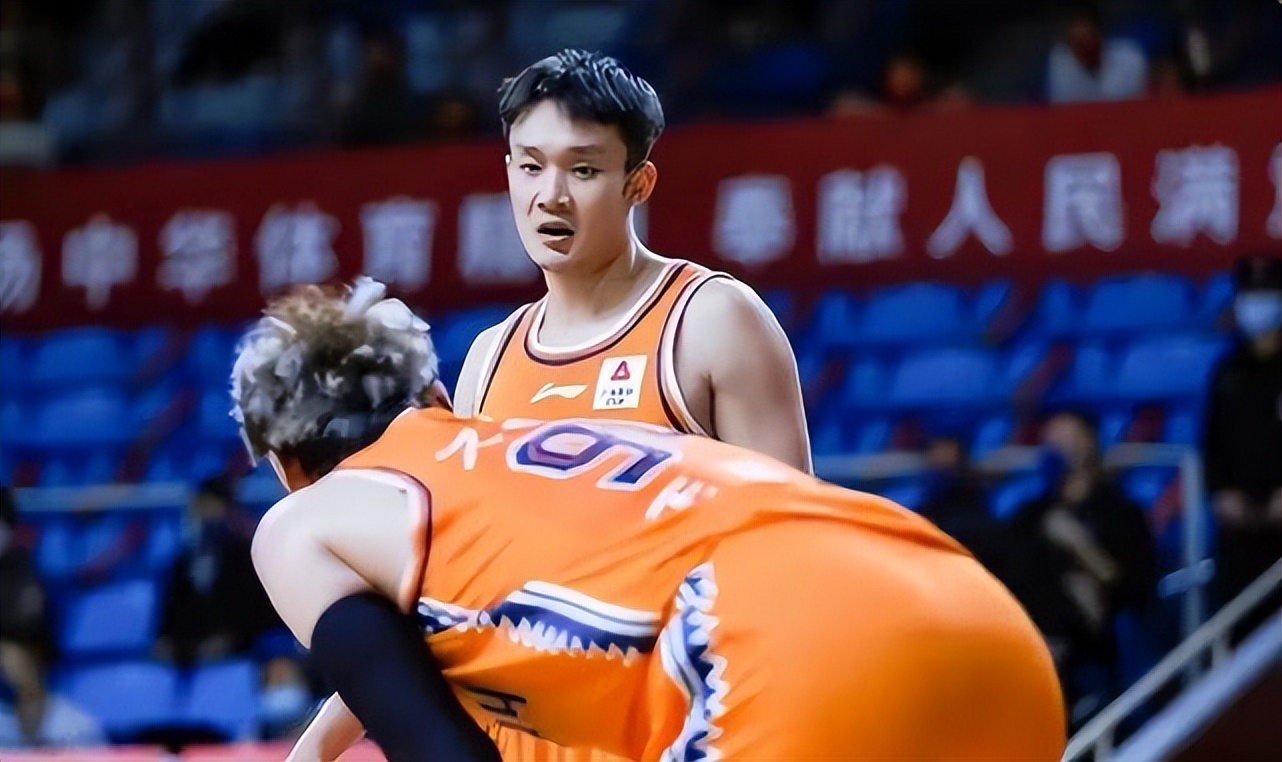 王哲林灾难级表现评价,王哲林扛起球队